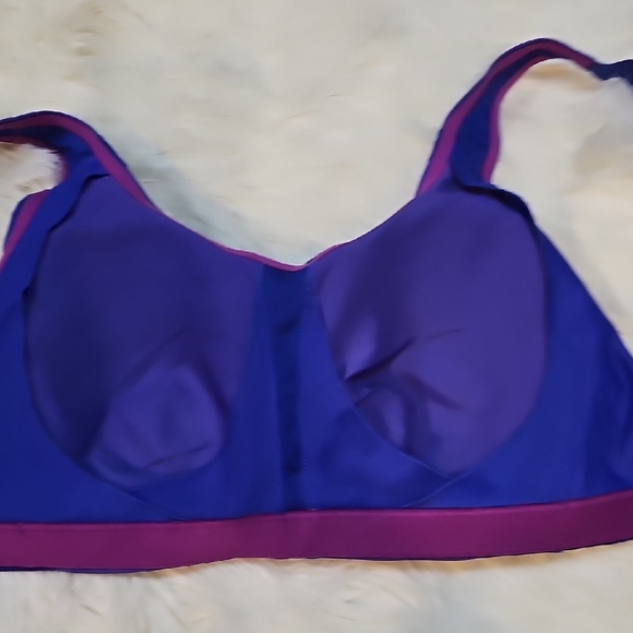 Under Armour Women's Purple Padded Sports Bra - 38DD - Picture 8 of 10